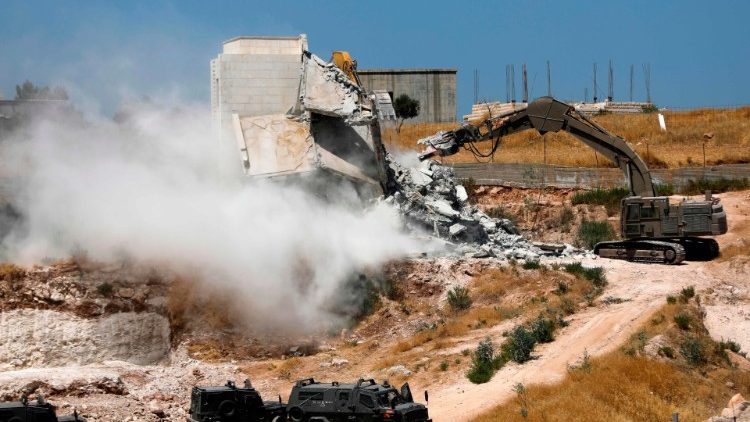 Israel bắt đầu phá hủy hàng nhà của người Palestine