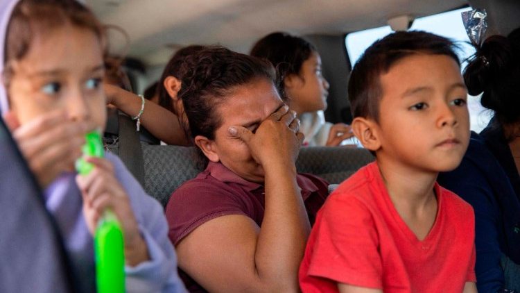 Migrantes na fronteira México-EUA