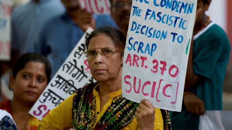 Протести в Индия след отнемането на специалния статут на Кашмир
