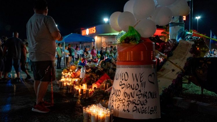 В памет на жертвите на кървавото нападение в Ел Пасо, Тексас, 8 август 2019