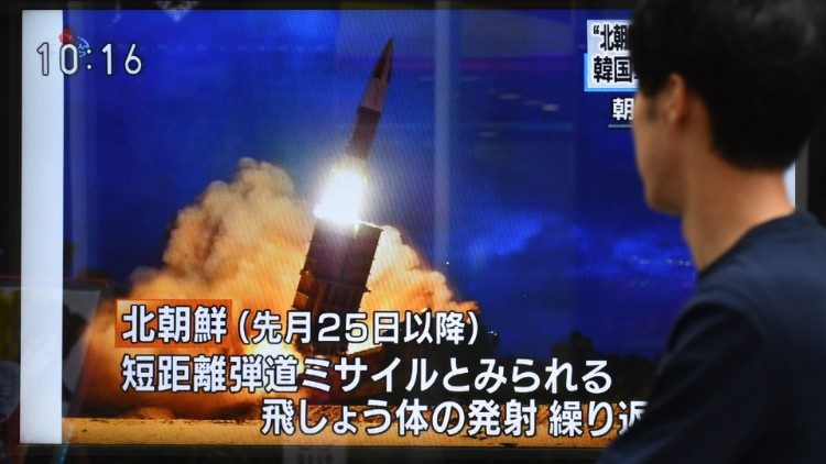 Tokyo residents watches North Korea's projectile launch