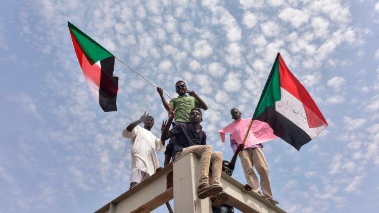 Des manifestants soudanais venus à Khartoum depuis Atbara pour célébrer la signature de l'accord - 17 août 2019