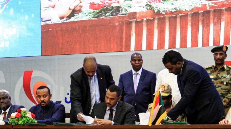 非洲联盟委员会主席与苏丹领导人签署协议