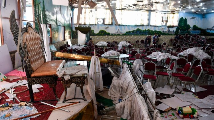 Atentado durante uma festa de casamento em Cabul com 63 mortos e 182 feridos