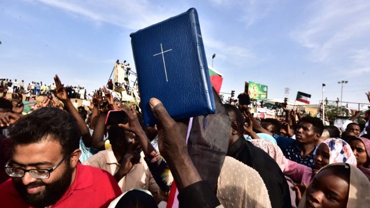 Мирно шествие на судански християни  в Хартум в защита на религиозната свобода. (14.4.2019).