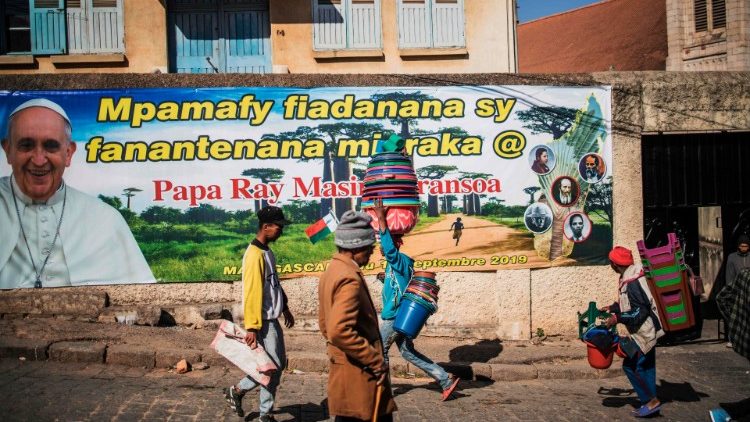 Il Papa in Madagascar: una via di Antananarivo