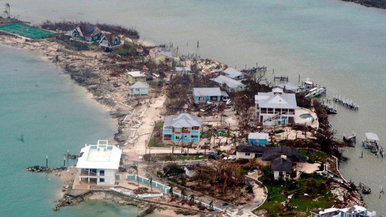 Щетите на урагана "Дориан" на Бахамските острови