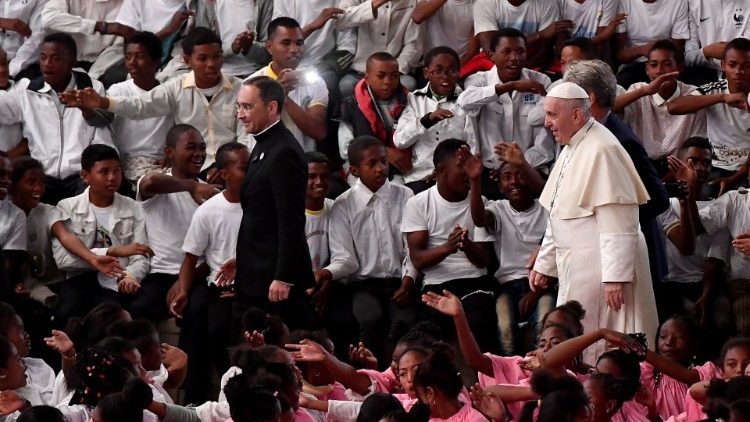 Папа Франциск в "Града на приятелстовто" в Акамасоа, Мадагаскар