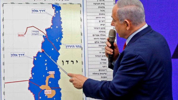 Benjamin Netanyahu montre une carte de la Vallée du Jourdain qui pourrait être annexée par Israël