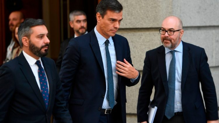 Pedro Sanchez, actuel premier ministre espagnol, quitte le Parlement, le 18 septembre 2019 à Madrid. 