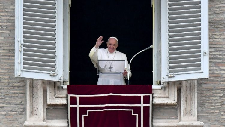 Papież: bogactwo przemieniajmy w więzi i relacje