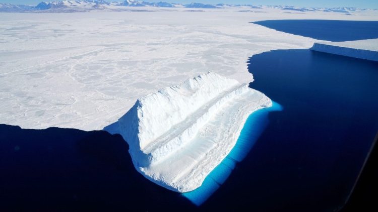 Um iceberg na Antárdida, imagem da NASA de 29 de novembro de 2019