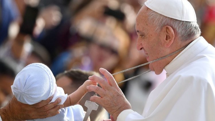 TOPSHOT-VATICAN-POPE-AUDIENCE-RELIGION
