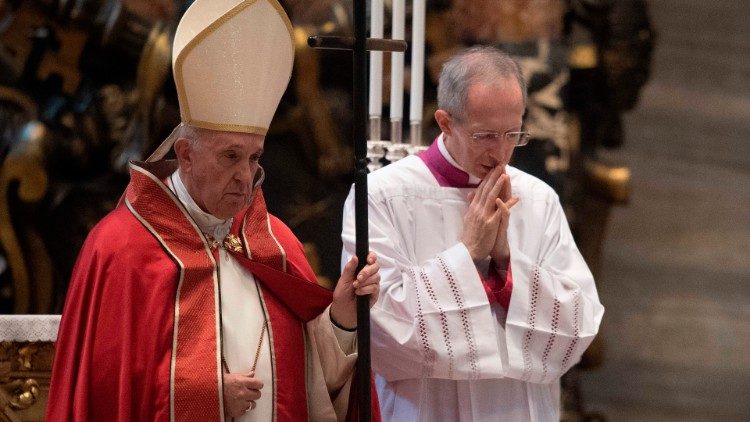 Popiežius Pranciškus kardinolo Levada laidotuvėse