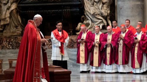 Папа скорбит о смерти кардинала Левады