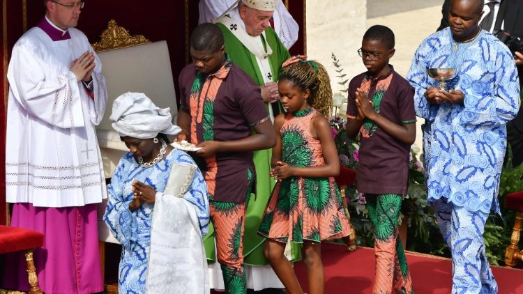 Baba Mtakatifu ameadhimisha Misa takatifu mjini Vatican katika maadhimisho ya Siku ya wahamiaji na wakimbizi 2019