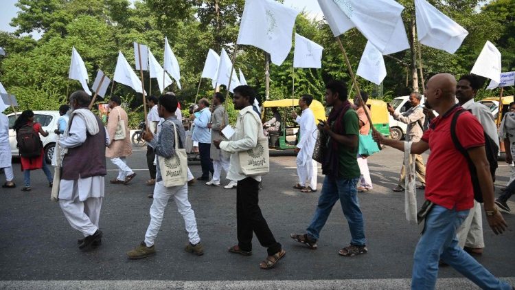 Indie: marsz przez świat dla pokoju 