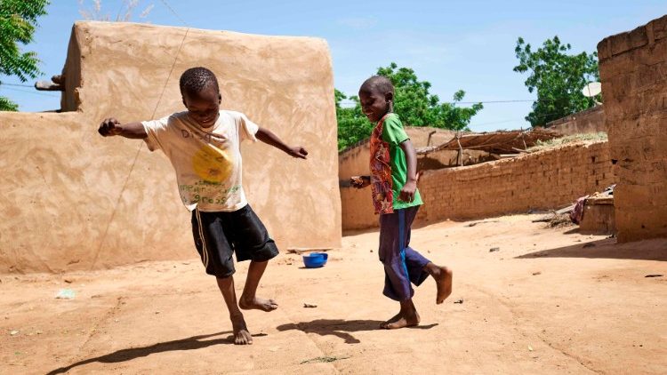 Bambini in Mali, dove le scuole sono state chiuse a causa del Covid19