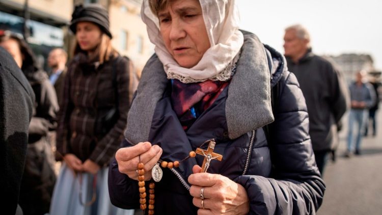 波兰教友在步行祈祷