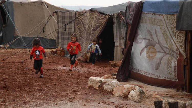 Djeca u kampu za raseljene osobe u Siriji