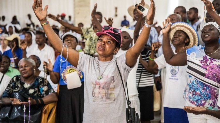 Des catholiques haïtiens rassemblés dans une église de Port-au-Prince fin octobre 2019, avant une manifestation pacifique contre le gouvernement. 