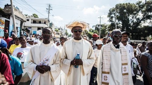 Haïti: des milliers de catholiques manifestent pacifiquement à Port-au-Prince 