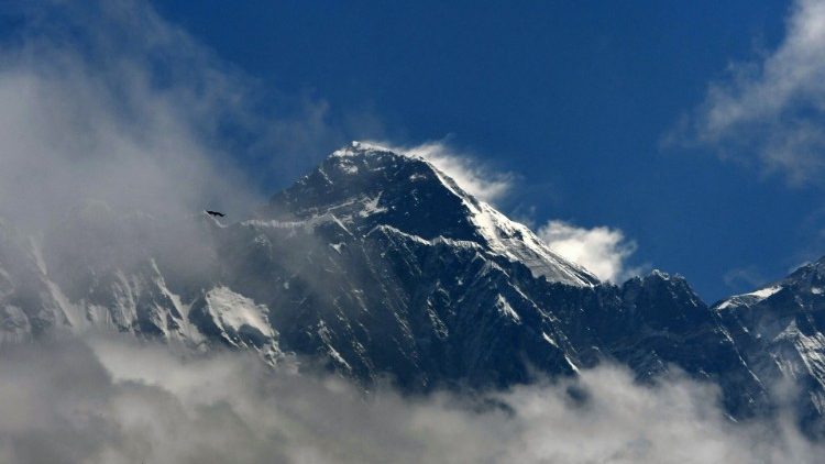 Връх Еверест видян от Непал 