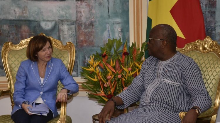 L'attaque coïncide avec la tournée de la ministre française Florence Parly, ici avec le président burkinabè Roch Marc Christian Kabore