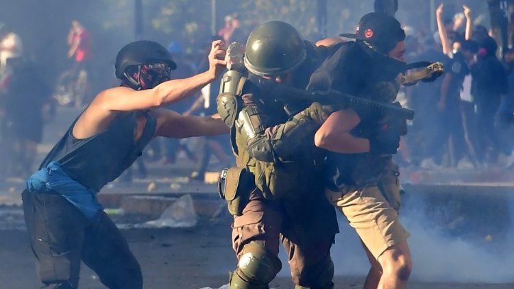 Szenen großer Gewalt auf Chiles Straßen