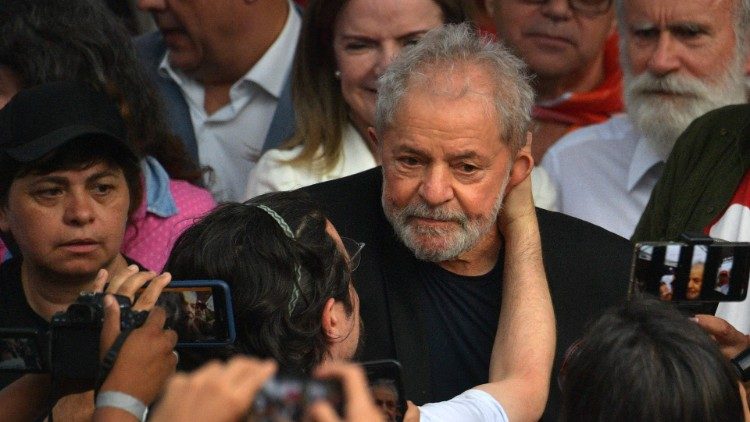Освобождаването от затвора на бившия президент Лула