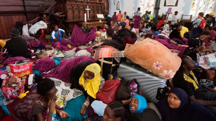 Campierende Migranten in der methodistischen Kirche in Kapstadt 