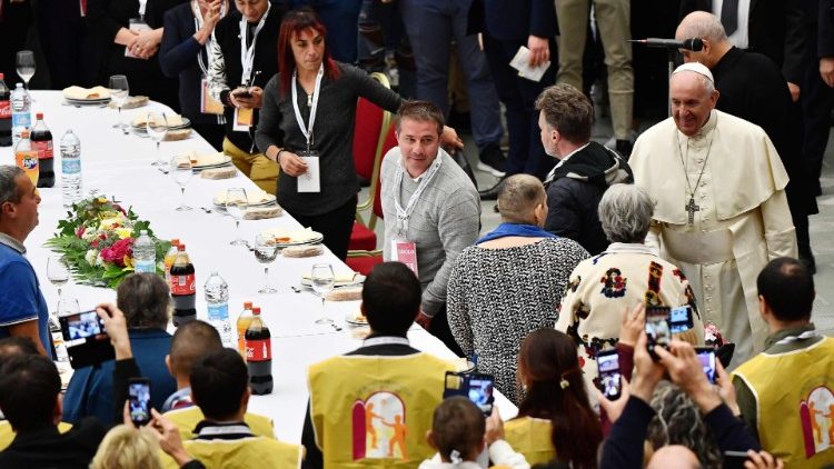 MAP Francis arrives at lunch with poor people in the Vatican for the World Day of the Poor in 2019