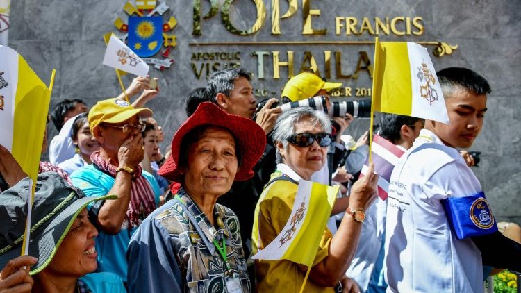 TOPSHOT-THAILAND-RELIGION-POPE