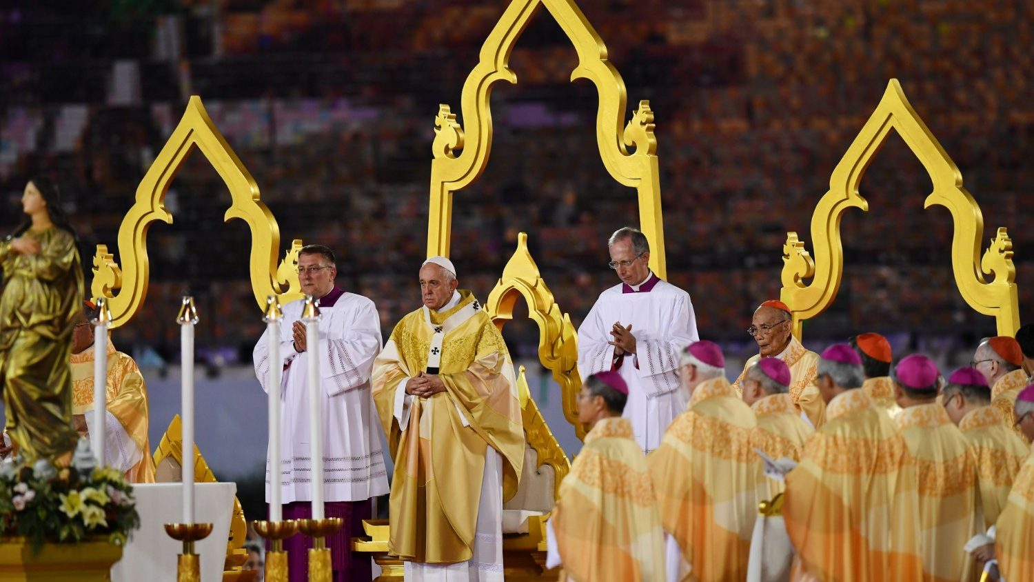 pope visit to thailand