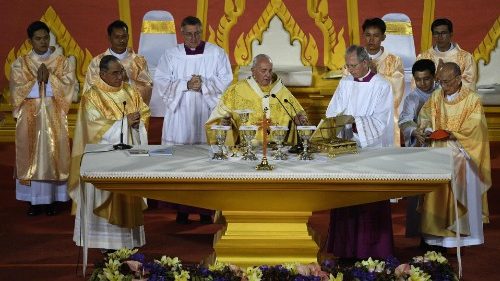 Papež: Draga tajska skupnost, pojdimo naprej, po sledeh prvih misijonarjev