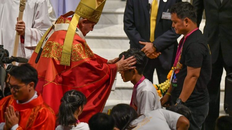Papież do tajskiej młodzieży: dbajcie o mocne korzenie
