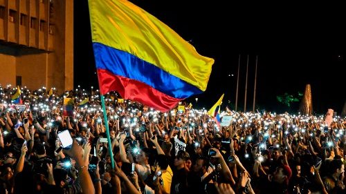 Proteste a Bogotà anche dopo l’annuncio di riforme di Duque