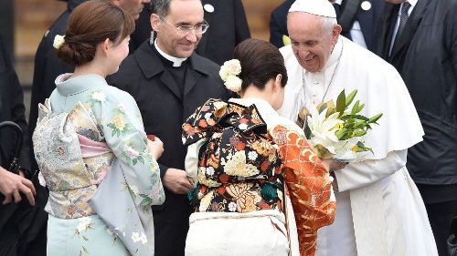 Il Papa ha lasciato il Giappone ed è in volo verso Roma