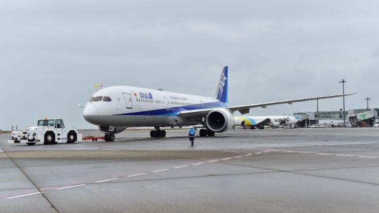 Avião que trouxe o Papa do Japão aterrissou às 16h13 locais no aeroporto internacional Fiumicino de Roma