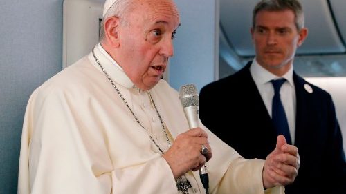 Nucléaire, géopolitique, finances du Vatican: le Pape répond aux journalistes