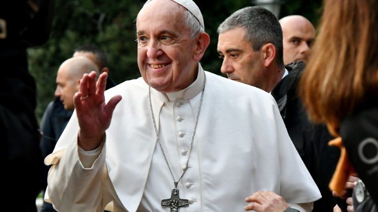 Papież: pomóżmy światu profesjonalnym przygotowaniem i świadectwem życia