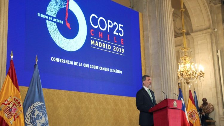 Le roi d'Espagne, Felipe VI, reçoit les délégations participants à la COP 25, lundi 2 décembre à Madrid. 