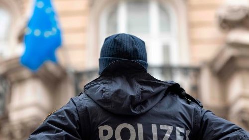 Österreich: Polizei stürmt Kloster, um Flüchtling abzuschieben