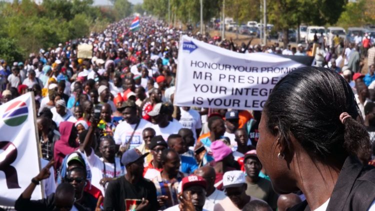 Manifestations à Banjul, capitale de la Gambie, pour demander le départ du président Barrow, le 16 décembre 2019. 