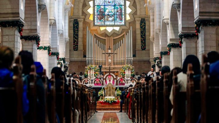 Misa božićnog bdijenja u Betlehemu koji predslavi nadbiskup Pizzaballa (24.12.2019.)