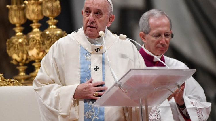Påven under mässan på årets första dag 
