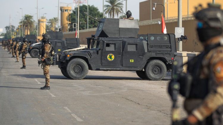 Les forces de sécurité irakiennes devant l'ambassade des Etats-Unis à Bagdad