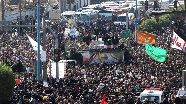 Crowds surround the coffin of General Soleimani in the Iranian city of Ahvaz