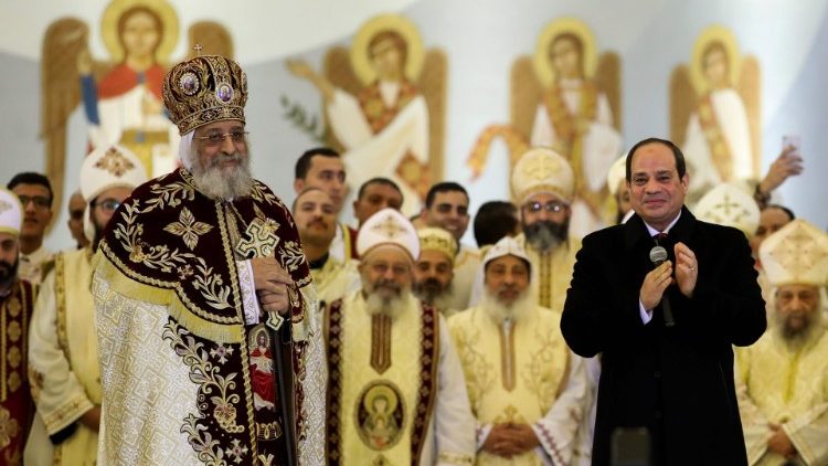 கிறிஸ்மஸ் வழிபாட்டில், காப்டிக் திருத்தந்தை 2ம் Tawadros மற்றும் எகிப்து அரசுத்தலைவர் Al Sisi