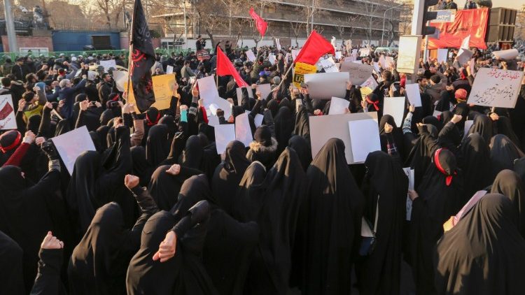 Proteste di piazza a Teheran di domenica 12 gennaio